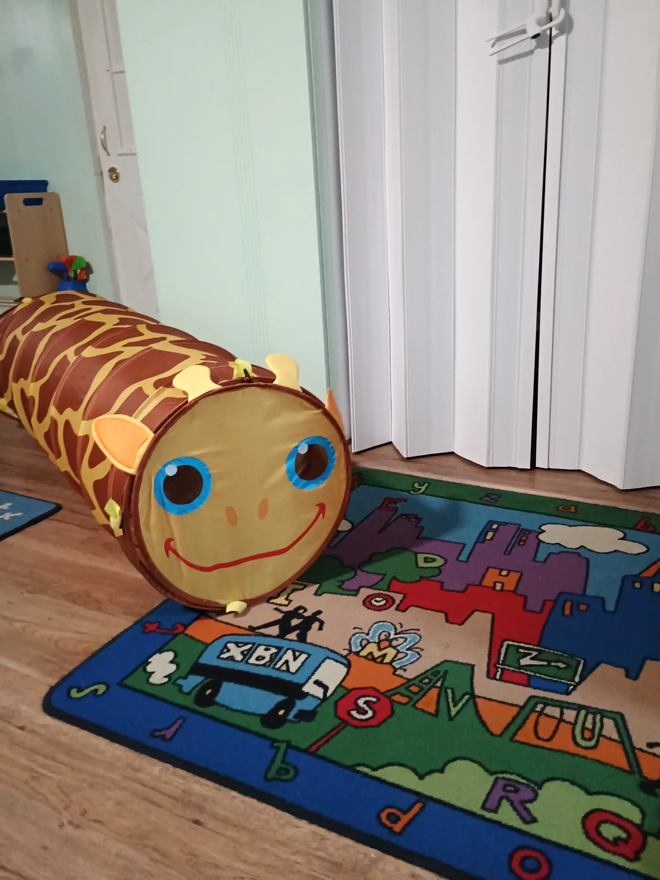 Giraffe play tunnel