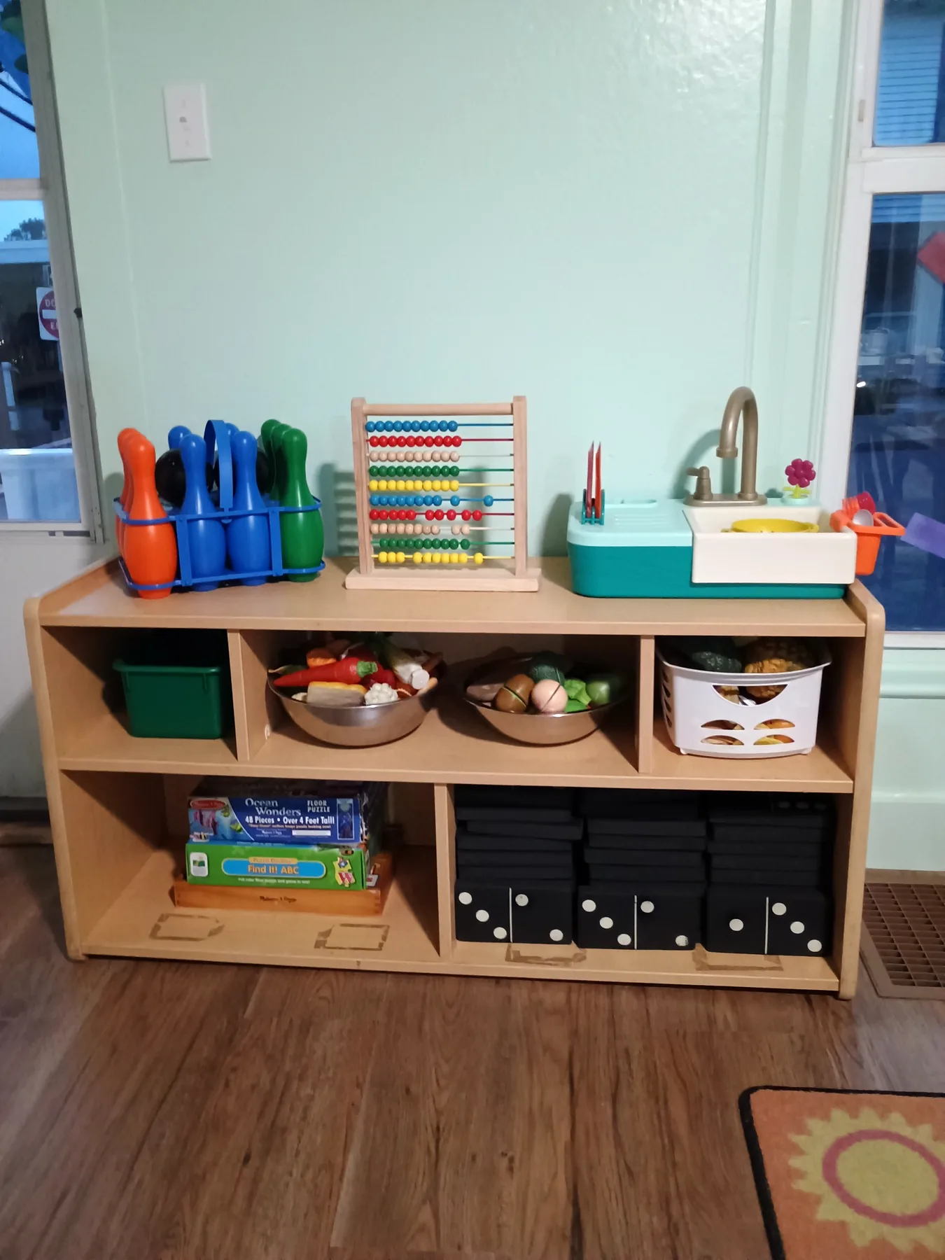 Hands-on learning shelf